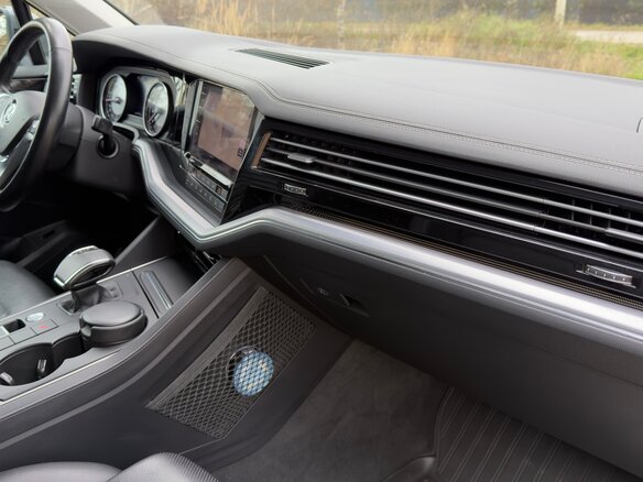 2018 Volkswagen Touareg III, серый, 5250000 рублей - вид 25