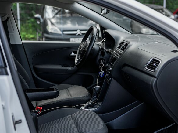 2014 Volkswagen Polo V, белый, 590000 рублей - вид 12