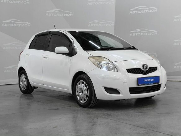 2010 Toyota Vitz II (XP90), белый, 650000 рублей - вид 6