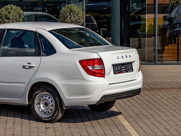 2024 Lada (ВАЗ) Granta I Рестайлинг, белый, 755000 рублей - вид 9