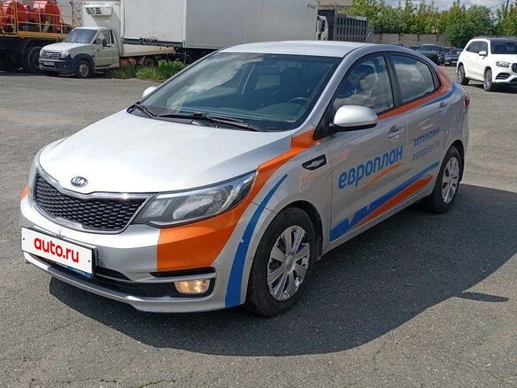 2017 Kia Rio III Рестайлинг, серебристый, 1025000 рублей