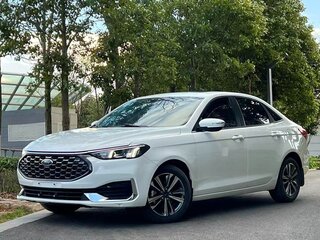 2022 Ford Escort VI Рестайлинг 2, белый, 880000 рублей, вид 1