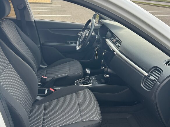 2019 Kia Rio IV, белый, 1550000 рублей - вид 10