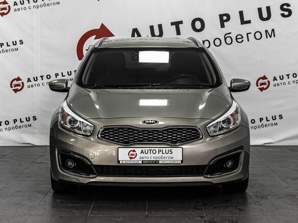 2017 Kia Ceed II Рестайлинг, серебристый - вид 2