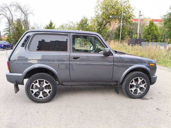 2021 Lada (ВАЗ) 2121 (4x4) Urban I Рестайлинг (2020), серебристый, 780000 рублей - вид 1