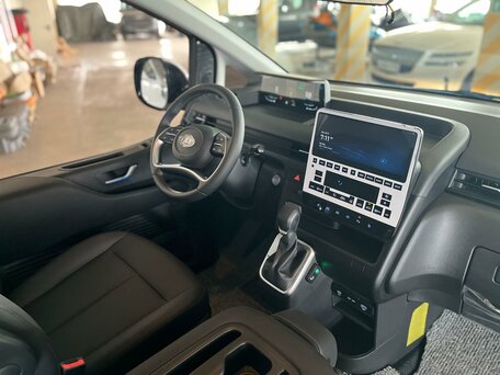 2025 Hyundai Staria I, белый, 5699000 рублей, вид 3