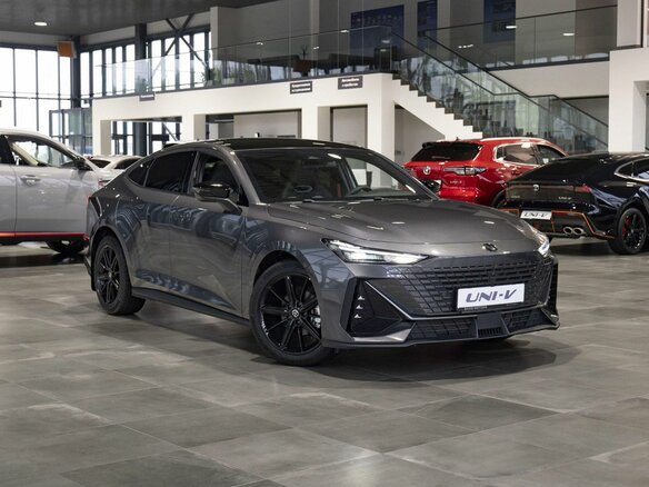 2024 Changan UNI-V I, серый, 2650000 рублей - вид 2