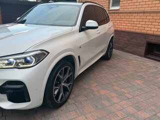 2021 BMW X5 30d IV (G05/G18), белый, 8900000 рублей, вид 2