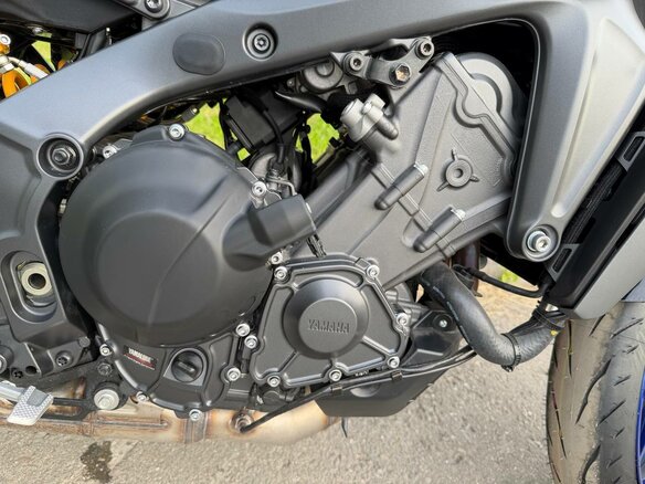 2025 Yamaha MT-09 (FZ-09), серебристый, 1600000 рублей - вид 10