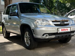2011 Chevrolet Niva I Рестайлинг, серебристый, 285000 рублей, вид 2