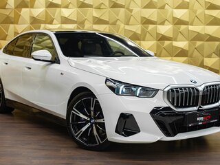 2024 BMW 5 серии 530i xDrive VIII (G60/G61/G68), белый, 7990000 рублей, вид 1