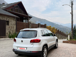 2015 Volkswagen Tiguan I Рестайлинг, белый, 2100000 рублей, вид 4