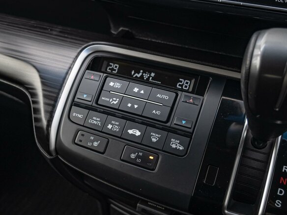 2017 Honda Stepwgn V, белый - вид 16