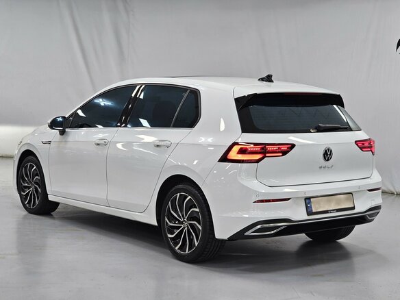 2022 Volkswagen Golf VIII, белый, 2655000 рублей - вид 4