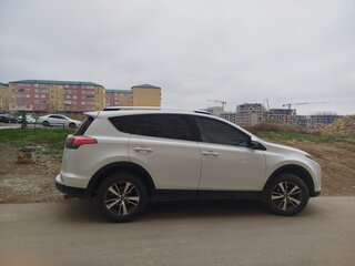 2018 Toyota RAV4 IV (XA40) Рестайлинг, белый, 2500000 рублей, вид 3