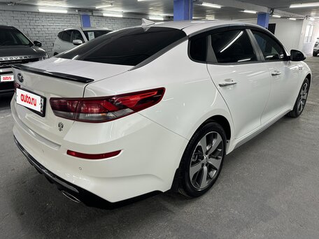 2019 Kia Optima IV Рестайлинг, белый, 1875000 рублей, вид 5