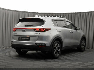 2018 Kia Sportage IV Рестайлинг, серебристый, 1800000 рублей, вид 5