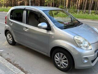 2010 Toyota Passo II (C30), серебристый, 545000 рублей, вид 3