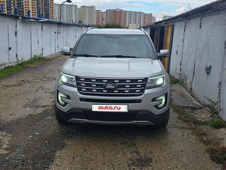 2017 Ford Explorer V Рестайлинг, серебристый, 2350000 рублей, вид 1