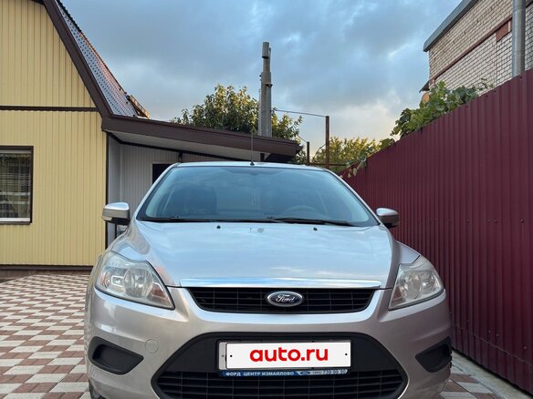 2009 Ford Focus II Рестайлинг, серебристый, 500000 рублей - вид 3