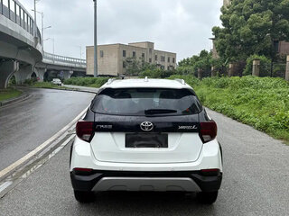 2022 Toyota Yaris L XP150 Рестайлинг, белый, 1080000 рублей, вид 4