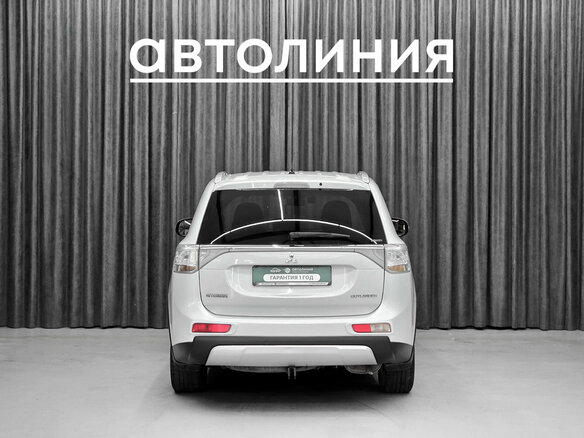 2014 Mitsubishi Outlander III Рестайлинг, белый - вид 8