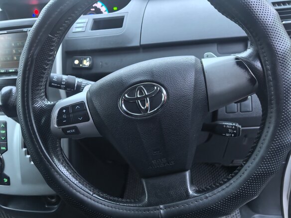 2011 Toyota Noah II (R70), белый, 1650000 рублей - вид 8