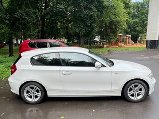 2011 BMW 1 серии 116i I (E81/E82/E87/E88) Рестайлинг, белый, 800000 рублей, вид 4
