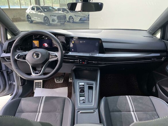 2023 Volkswagen Golf VIII, голубой, 1670000 рублей - вид 8