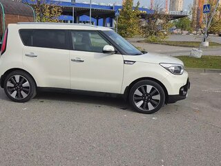 2018 Kia Soul II Рестайлинг, бежевый, 1700000 рублей, вид 4