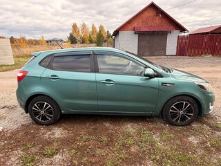 2013 Kia Rio 4-speed III, зелёный, 900000 рублей, вид 3