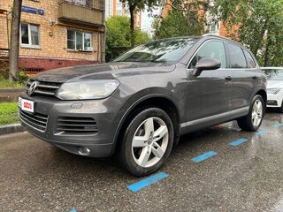 2011 Volkswagen Touareg II, серый, 1685000 рублей, вид 1