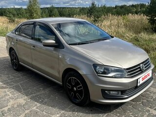 2015 Volkswagen Polo V Рестайлинг, бежевый, 700000 рублей, вид 3
