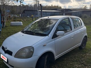 2001 Toyota Vitz I (P10), белый, 350000 рублей, вид 1