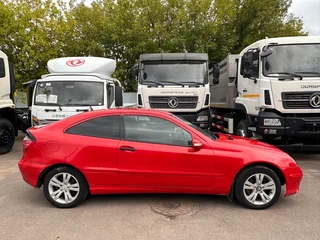 2005 Mercedes-Benz C-Класс 180 II (W203) Рестайлинг, красный, 440000 рублей, вид 3