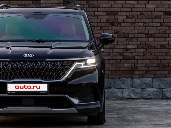 2020 Kia Carnival IV, чёрный - вид 3