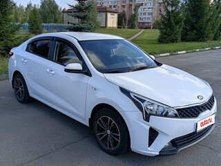 2021 Kia Rio IV Рестайлинг, белый, 2050000 рублей, вид 1