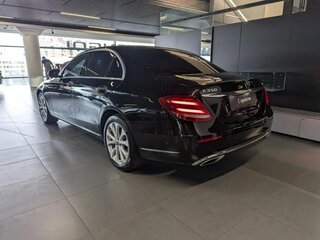 2019 Mercedes-Benz E-Класс 200 V (W213, S213, C238), чёрный, 2790000 рублей, вид 2
