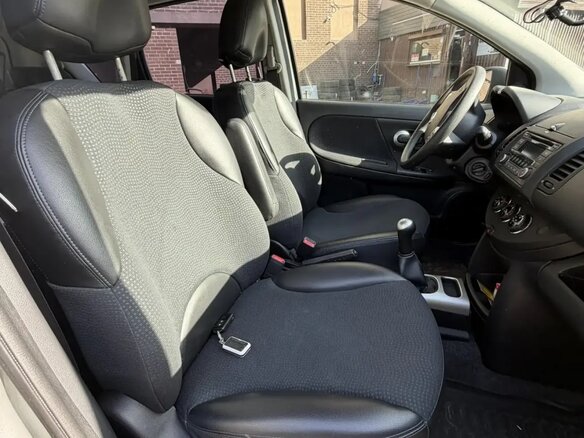 2012 Nissan Note I Рестайлинг, серебристый, 750000 рублей - вид 7