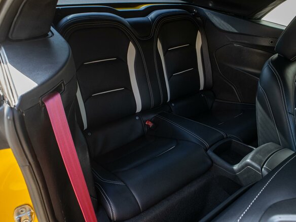 2018 Chevrolet Camaro VI Рестайлинг, жёлтый, 2980000 рублей - вид 14