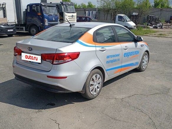 2017 Kia Rio III Рестайлинг, серебристый, 1025000 рублей - вид 2
