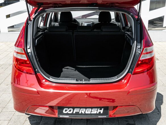 2011 Hyundai i30 I Рестайлинг, красный - вид 19