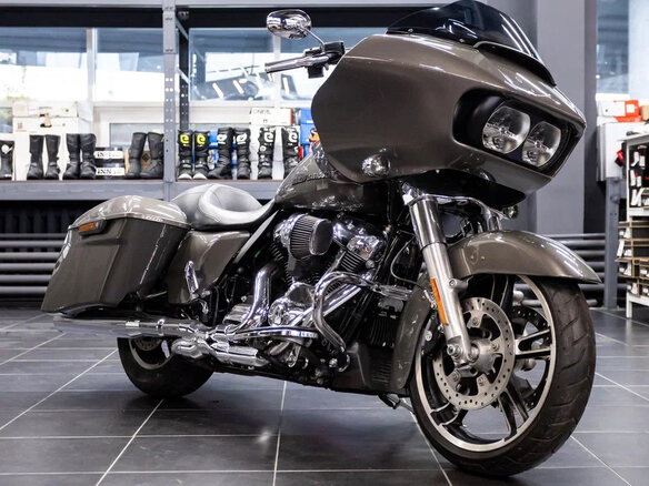 2018 Harley-Davidson Road Glide, серый, 1590000 рублей
