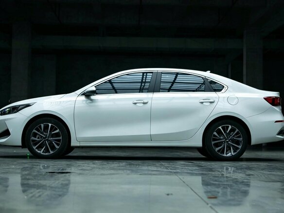 2022 Kia K3 II (China Market) Рестайлинг, белый, 1213000 рублей - вид 3