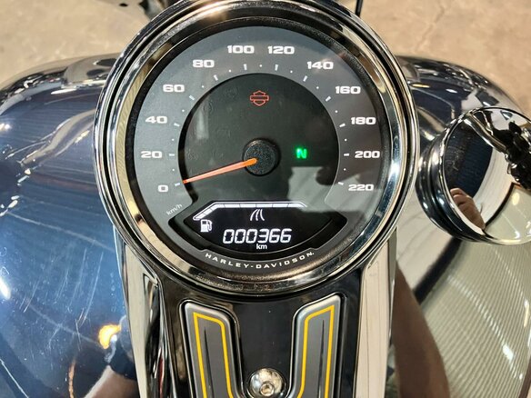 2025 Harley-Davidson Fat Boy, серебристый, 4899000 рублей - вид 4