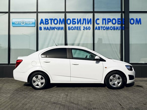 2015 Chevrolet Aveo II, белый, 789000 рублей - вид 5