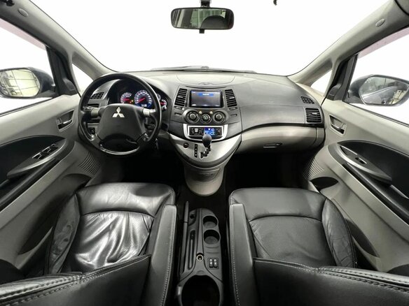 2008 Mitsubishi Grandis I, серый - вид 13