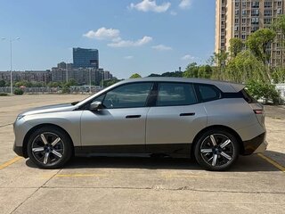 2023 BMW iX xDrive40 I (I20), серый, 6000226 рублей, вид 4