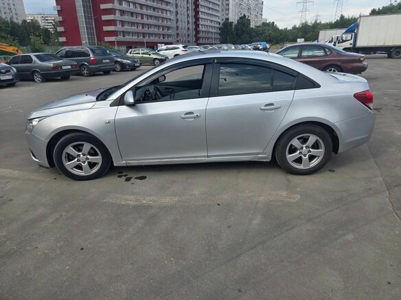 2010 Chevrolet Cruze I, серебристый - вид 2