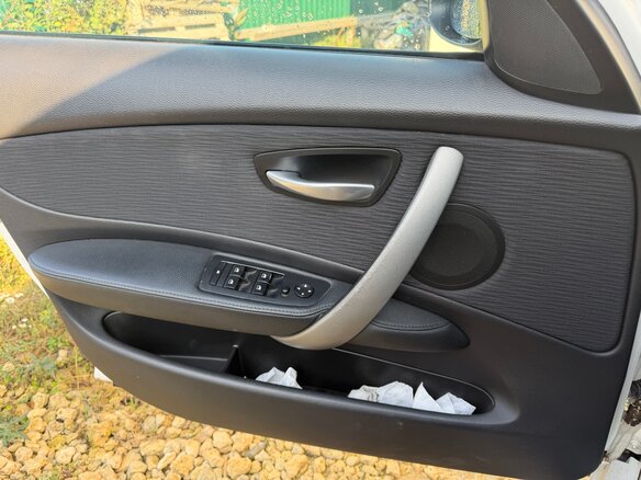 2009 BMW 1 серии 116i I (E81/E82/E87/E88) Рестайлинг, белый, 710000 рублей - вид 7